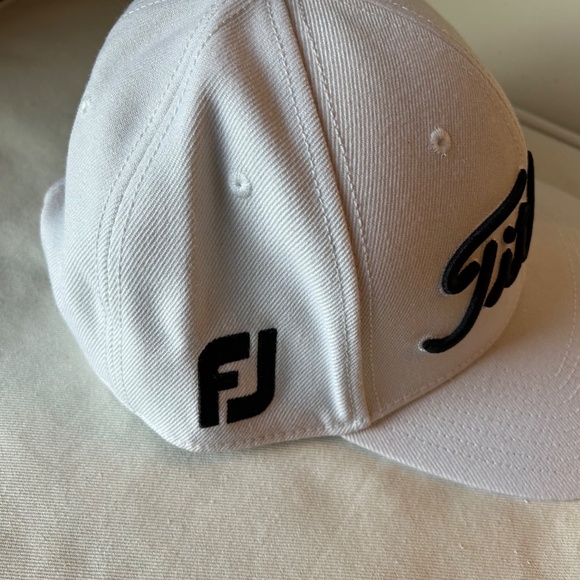 Used Titleist Pro V1 & Foot-Joy Golf Hat - White - Picture 2 of 6